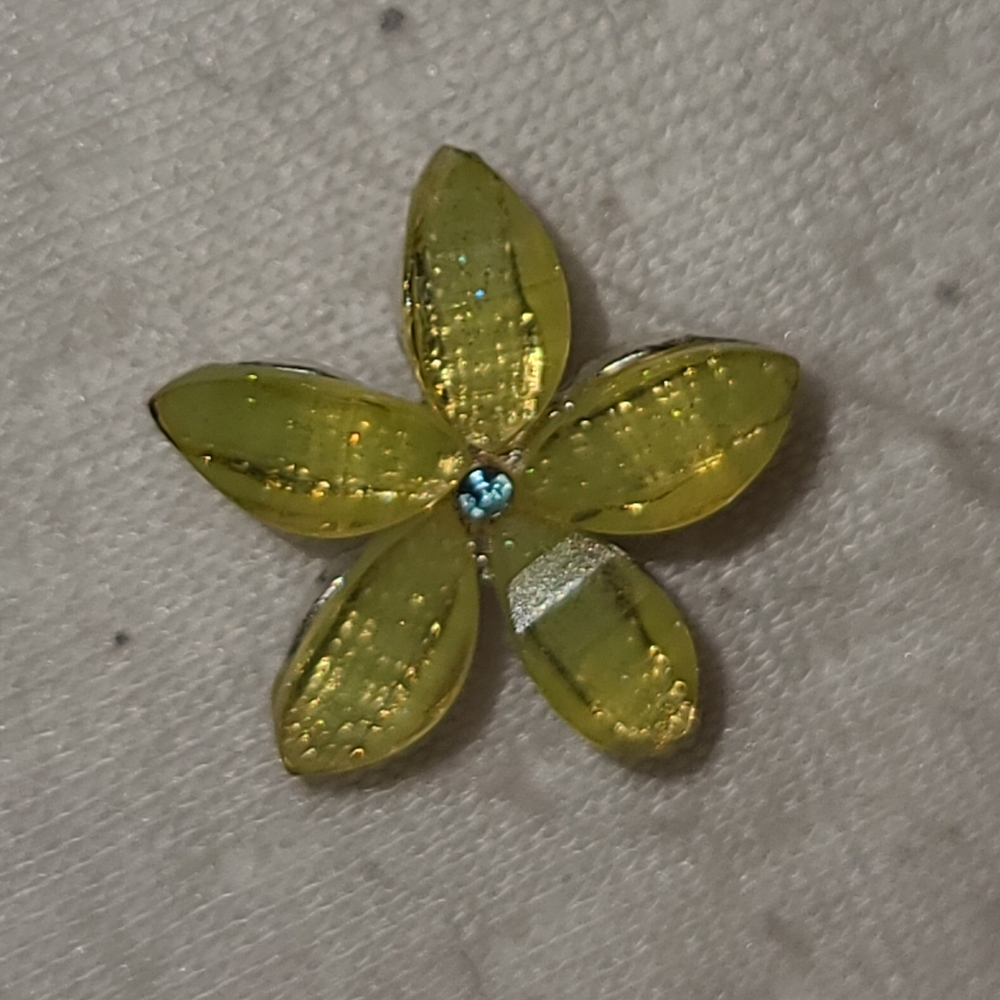 ISO : Flower Earring